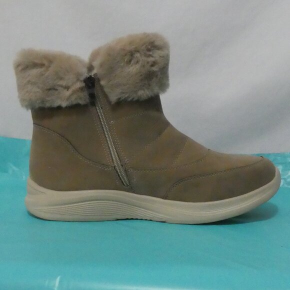 Unbranded | size 43 | Cozy Ankle Boots With Fur Cuffs and Zip Side Closures - Picture 7 of 11